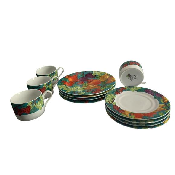 (4) American Atelier DELICIOUS Salad Plates Saucers Mugs Vintage Strawberries - Picture 2 of 14